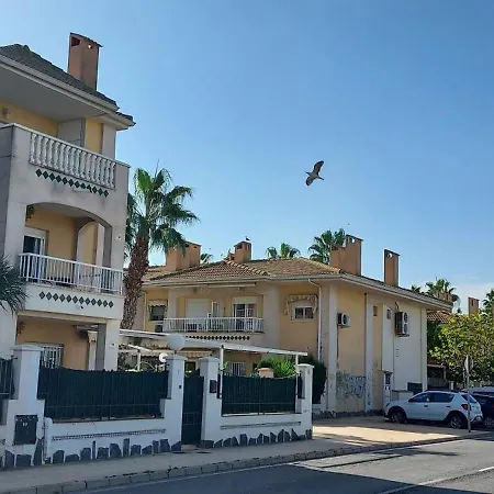 Casa De Laura En *